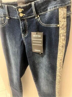 White Mark Dark Wash Cheetah Stripe Skinny Jeans NWT Size 16
